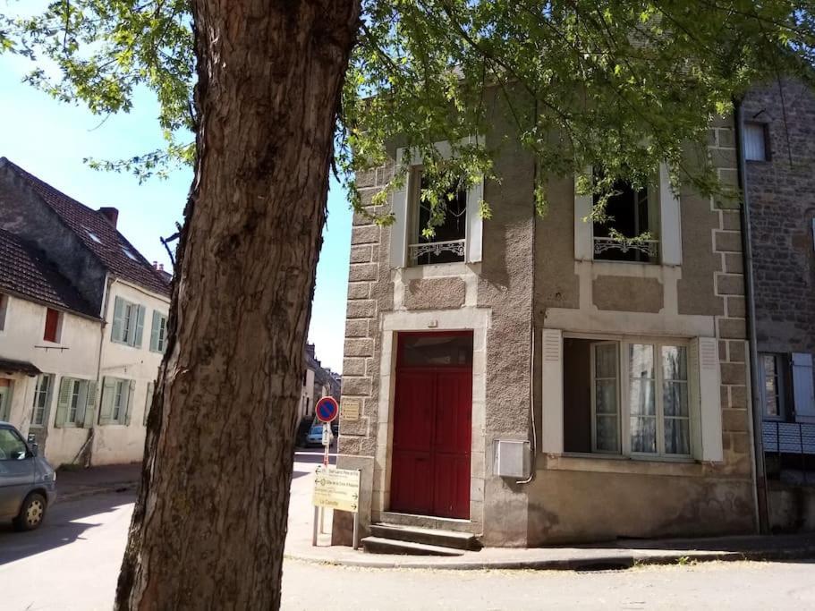 Gite Sous L' Orme Asquins المظهر الخارجي الصورة